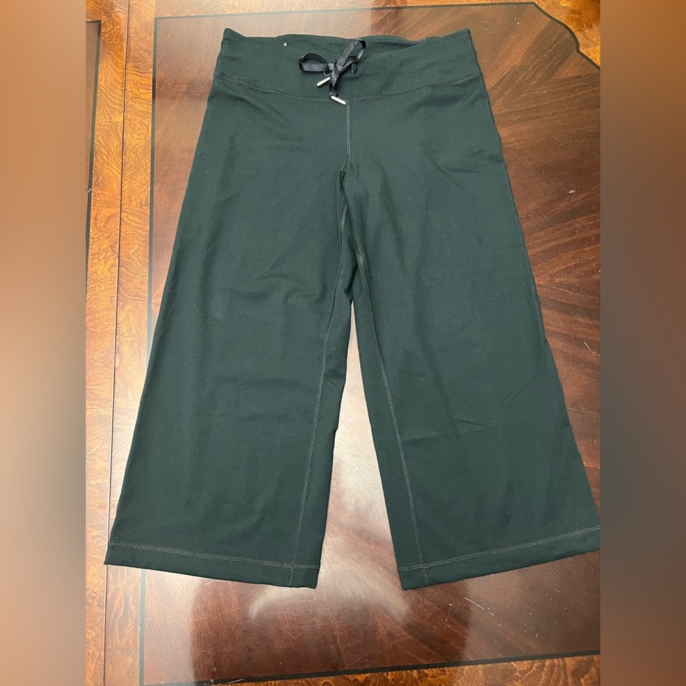 Under Armour Black Wide-Leg Cropped Pants